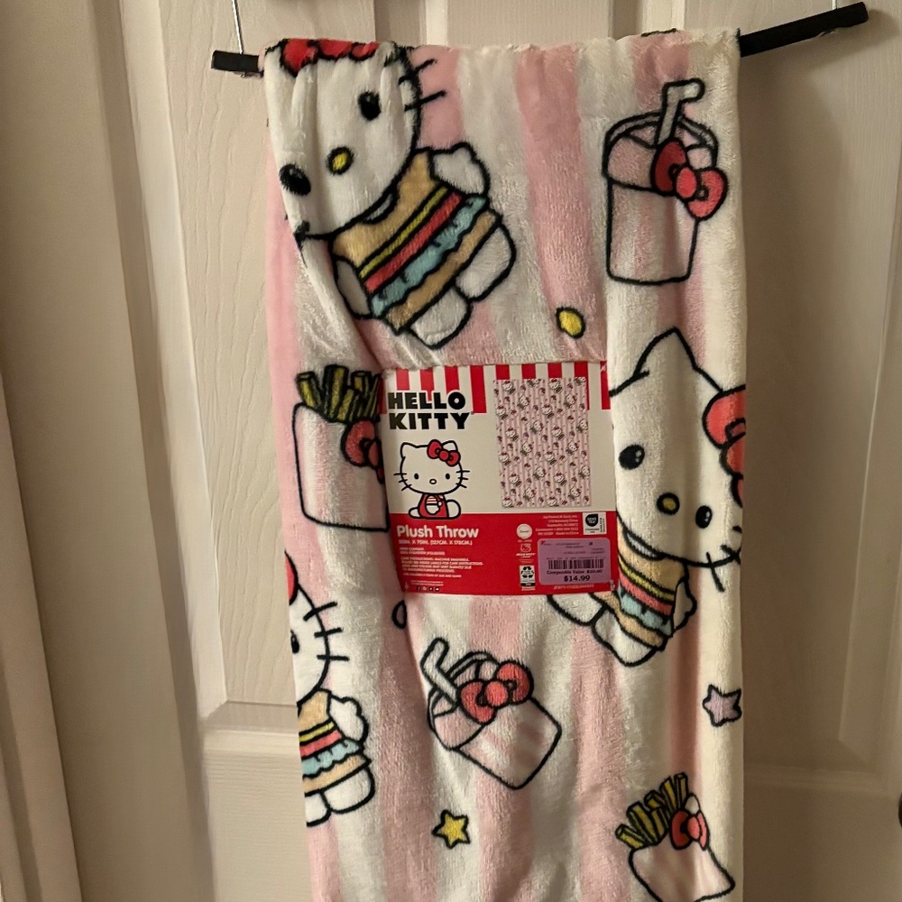 Hello kitty burger blanket